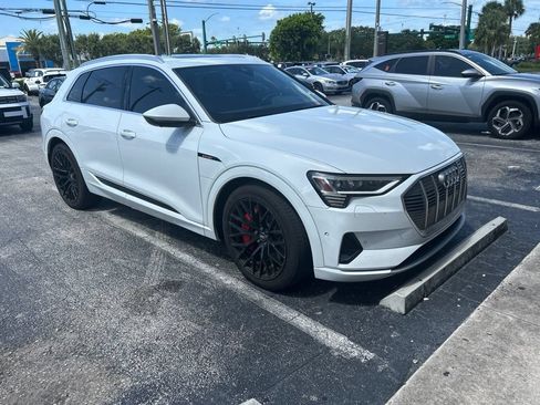 Used 2019 Audi e-tron Prestige w/ Prestige Package AWD/4WD image 4