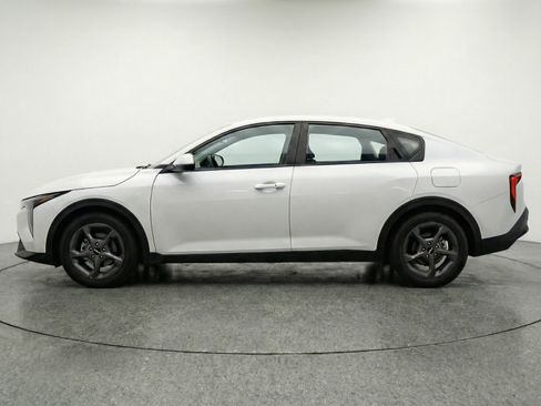 Used 2025 Kia K4 LXS image 5