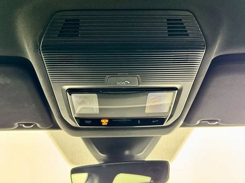 Used 2024 Volkswagen Atlas Cross Sport SE image 25