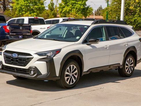 Used 2025 Subaru Outback Premium AWD/4WD image 9