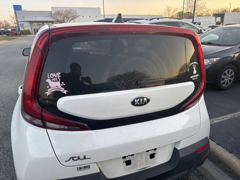 Used 2021 Kia Soul LX image 9