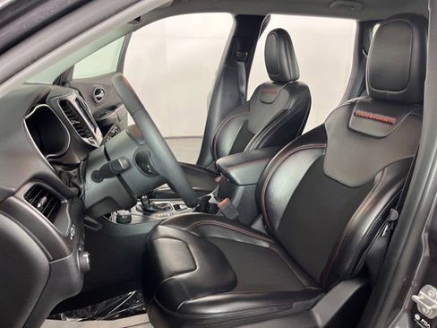 Used 2022 Jeep Cherokee Trailhawk w/ Comfort/Convenience Group image 14