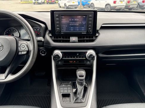 Used 2021 Toyota RAV4 XLE AWD/4WD image 19