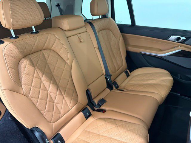 Used 2026 BMW X7 xDrive40i AWD/4WD image 24