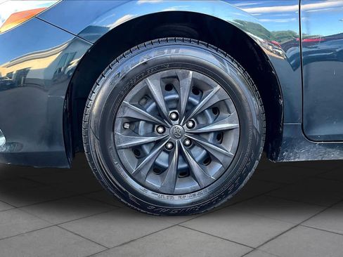 Used 2016 Toyota Camry LE FWD image 11