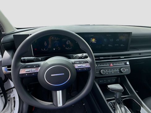 New 2025 Hyundai Tucson SE image 8