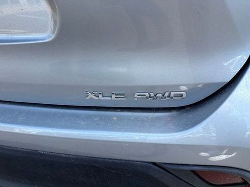 Used 2022 Toyota Highlander XLE AWD/4WD image 14