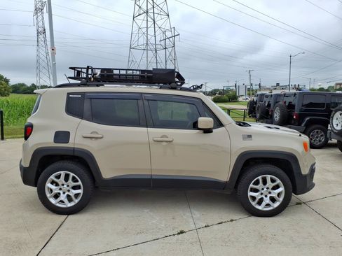 Used 2015 Jeep Renegade Latitude FWD image 2