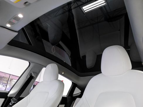 Used 2021 Tesla Model Y Performance image 5