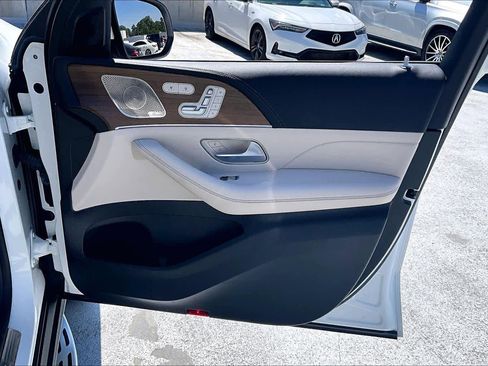 Used 2023 Mercedes-Benz GLS 450 4MATIC w/ AMG Line Exterior image 23