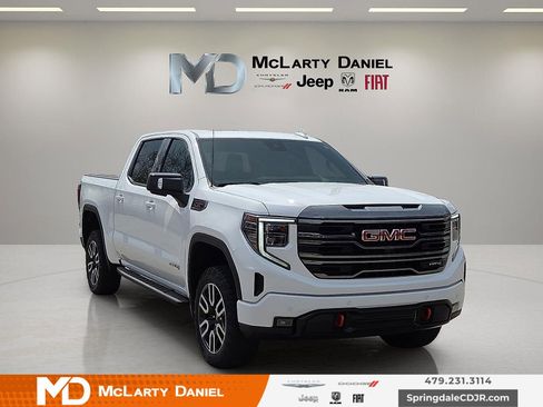 Used 2024 GMC Sierra 1500 AT4 w/ Technology Package AWD/4WD image 1