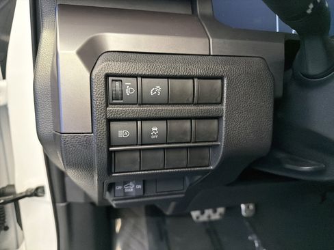 Used 2025 Toyota Tacoma TRD Sport AWD/4WD image 15