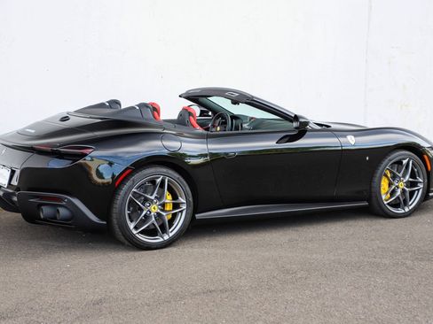 Certified 2025 Ferrari Roma Spider RWD image 5