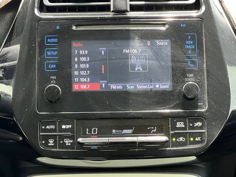 Used 2017 Toyota Prius FWD image 16