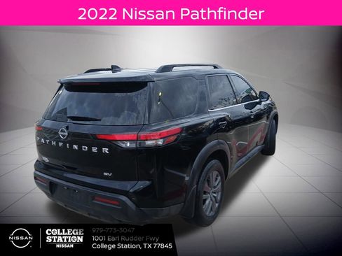 Used 2022 Nissan Pathfinder SV image 2