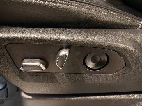 Used 2022 GMC Yukon Denali RWD image 15