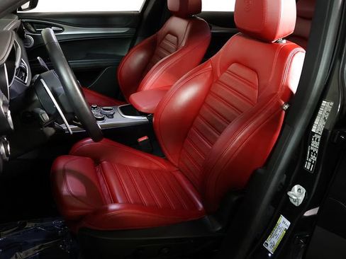 Used 2023 Alfa Romeo Stelvio Veloce AWD/4WD image 4