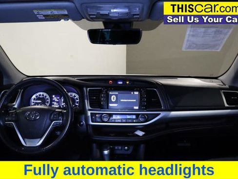 Used 2017 Toyota Highlander XLE image 18