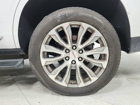 Used 2021 GMC Yukon Denali w/ Denali Premium Package RWD image 14