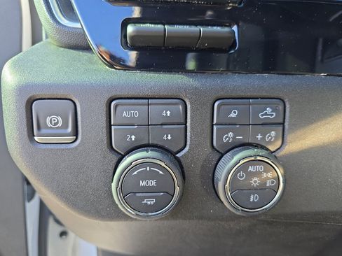 Certified 2025 Chevrolet Silverado 1500 High Country w/ High Country Premium Package AWD/4WD image 13