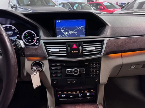 Used 2013 Mercedes-Benz E 350 4MATIC Sedan image 22