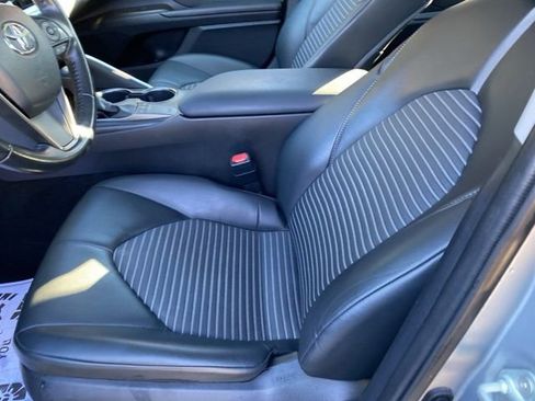 Used 2022 Toyota Camry SE image 14