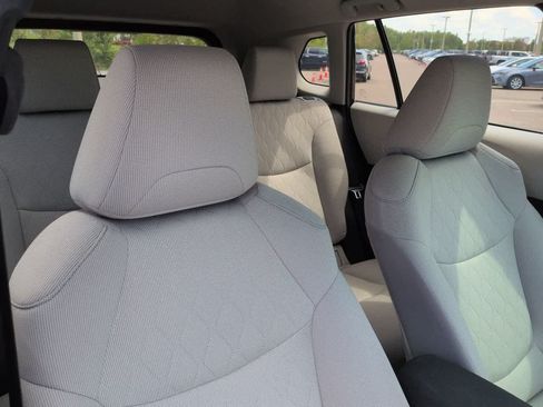 Used 2026 Toyota Corolla Cross LE FWD image 5