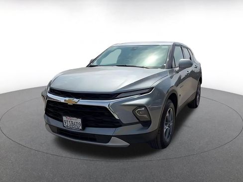 Used 2025 Chevrolet Blazer LT FWD image 6