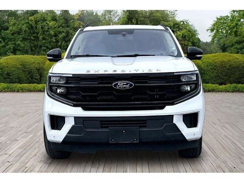 Certified 2025 Ford Expedition Active image 2