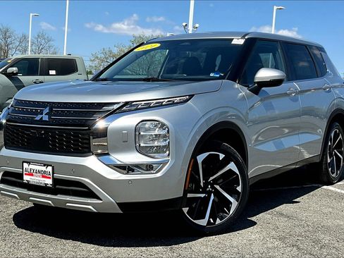 Used 2024 Mitsubishi Outlander SE AWD/4WD image 1