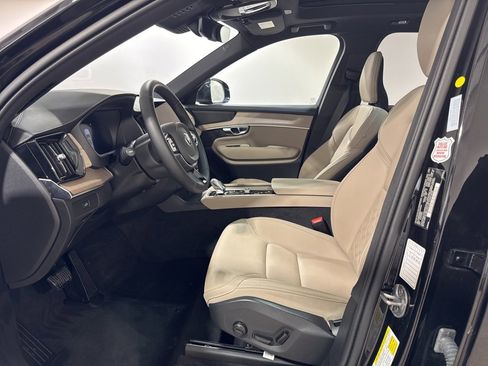 Used 2025 Volvo XC90 B6 Plus image 19