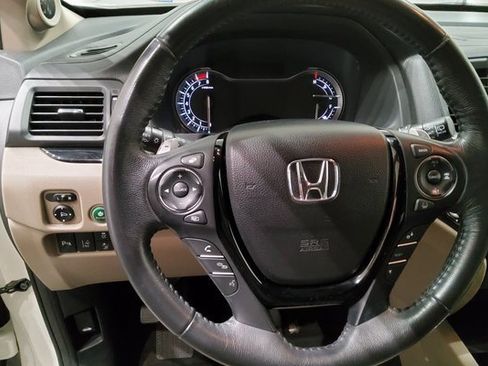 Certified 2017 Honda Pilot Touring image 18