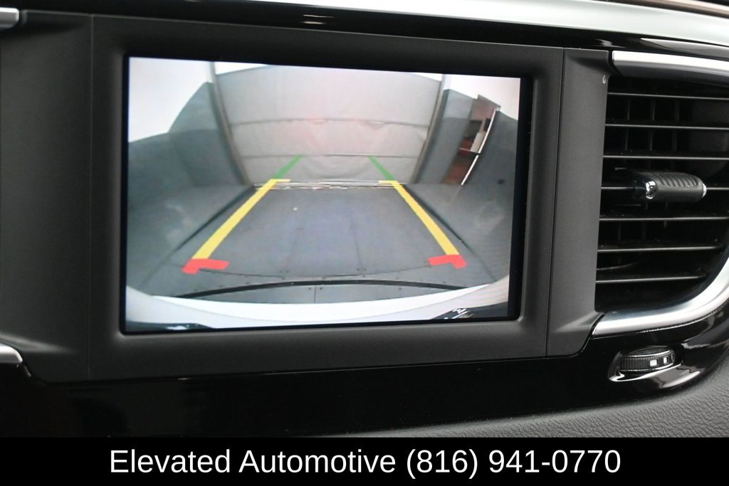 Used 2023 Chrysler Voyager LX FWD image 10