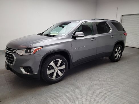 Used 2019 Chevrolet Traverse LT w/ LT Premium Package FWD image 2