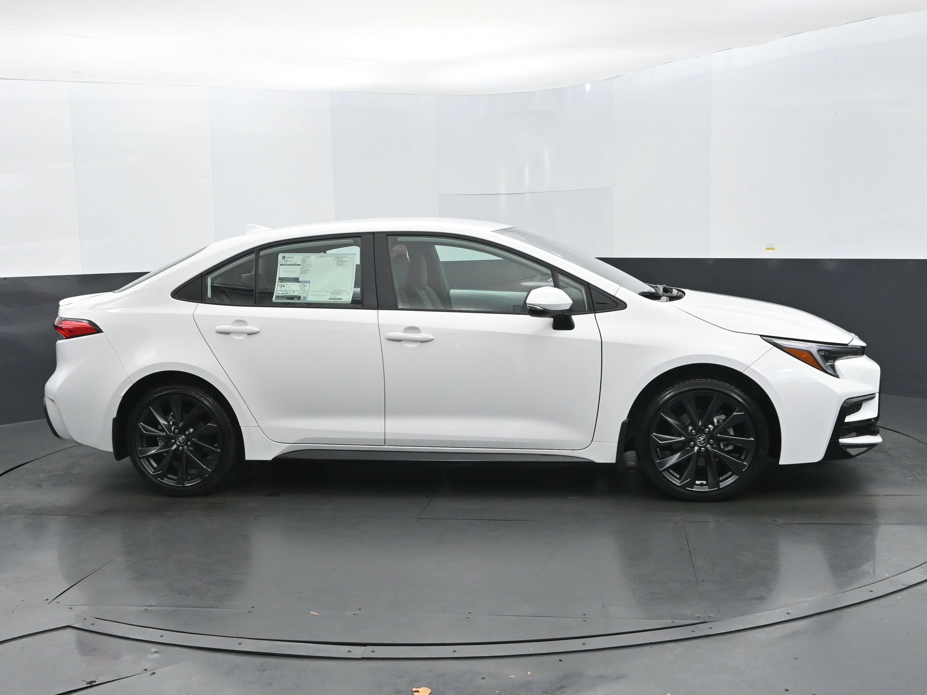 Used 2026 Toyota Corolla SE FWD image 6