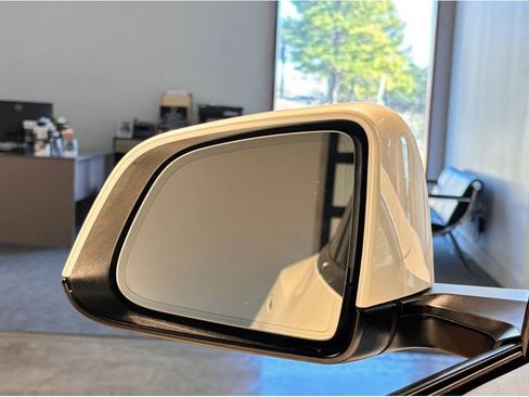 Used 2023 Tesla Model Y Long Range image 32