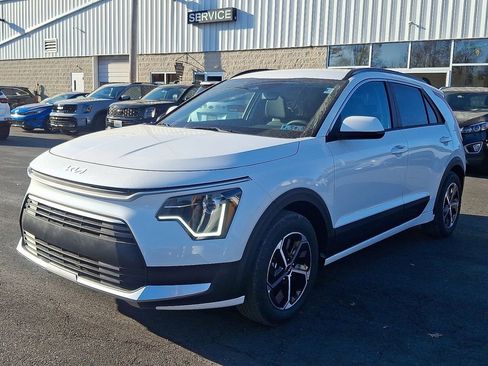 New 2025 Kia Niro LX image 2