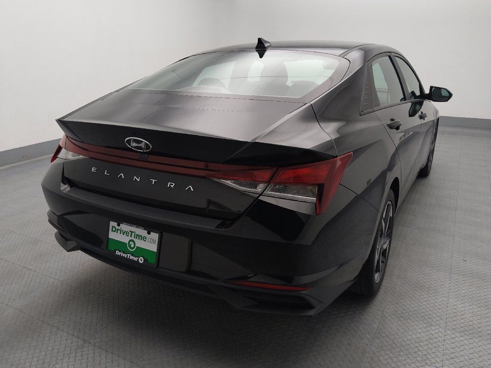 Used 2023 Hyundai Elantra SEL w/ Convenience Package FWD image 9