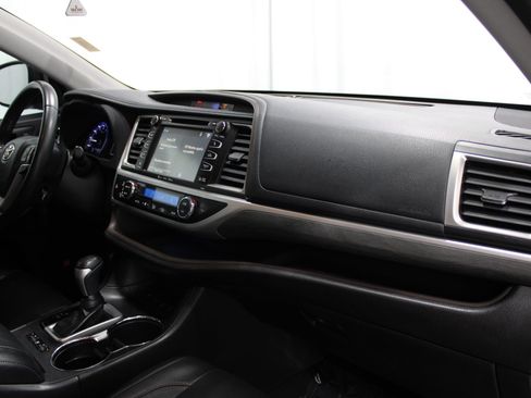Used 2018 Toyota Highlander Limited Platinum AWD/4WD image 29