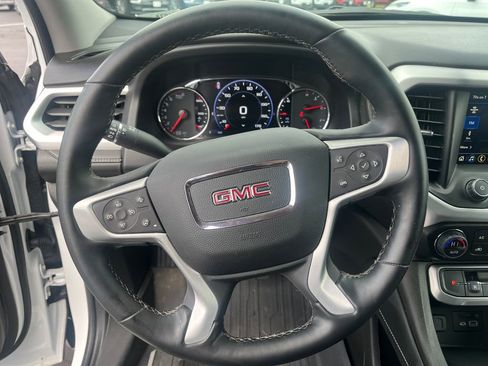 Certified 2023 GMC Acadia SLT w/ Technology Package AWD/4WD image 17