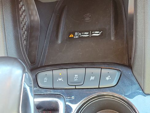 Used 2021 Chevrolet TrailBlazer RS w/ Technology Package image 28