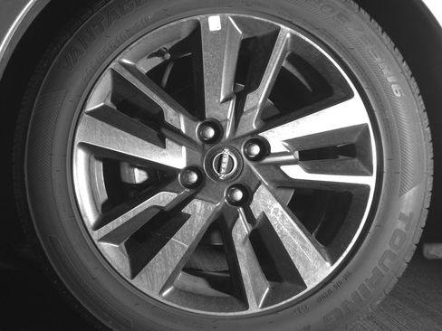 Used 2025 Nissan Versa SV image 12