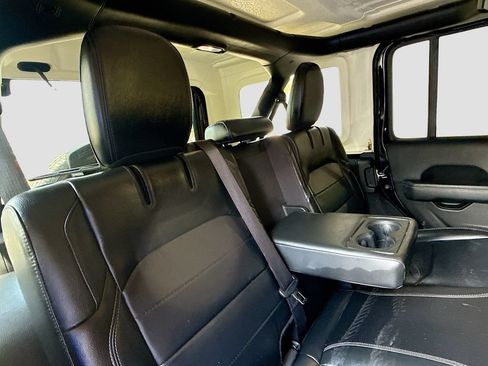 Used 2022 Jeep Wrangler Unlimited Sahara AWD/4WD image 31