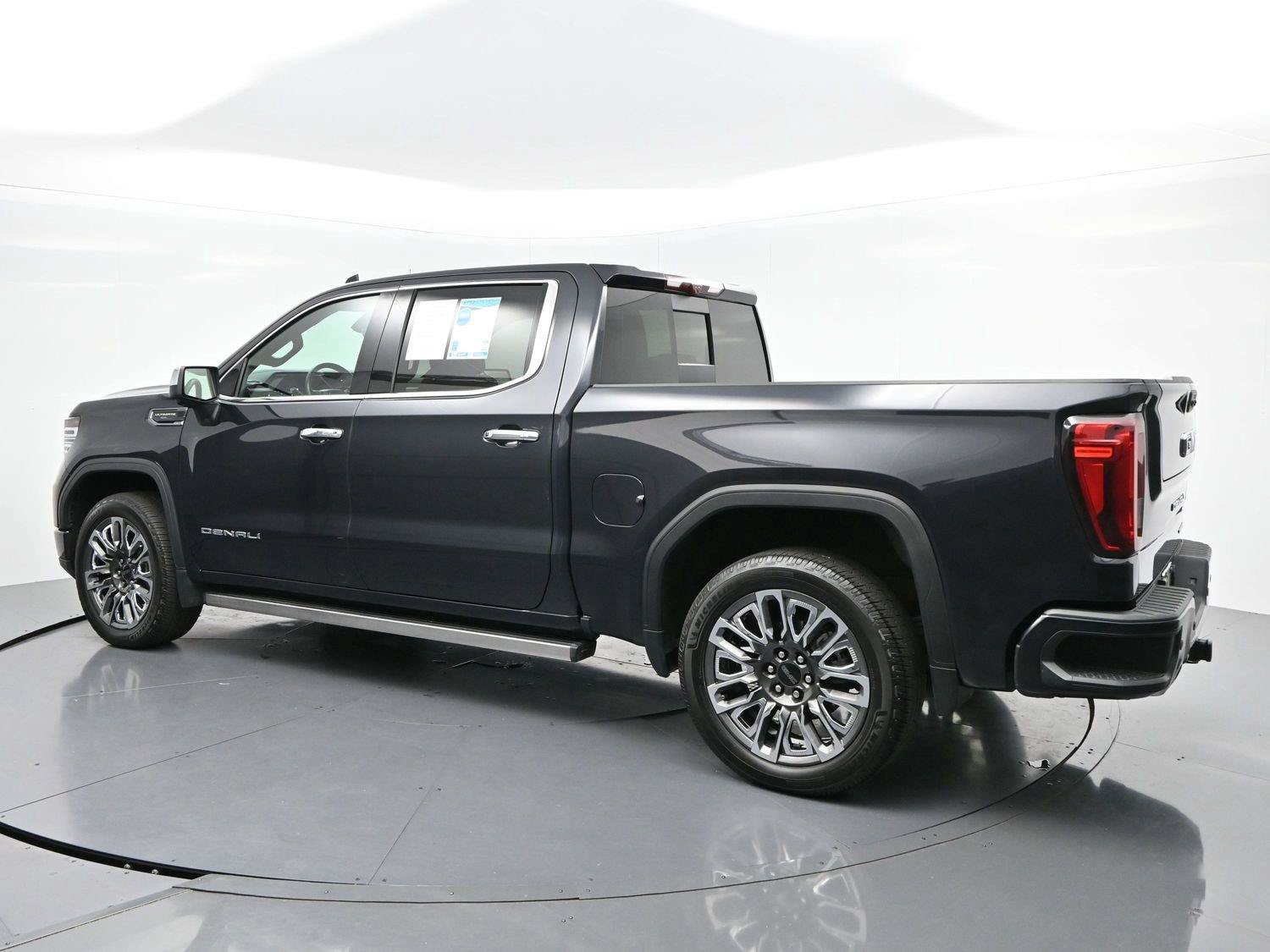 Used 2023 GMC Sierra 1500 Denali Ultimate AWD/4WD image 5