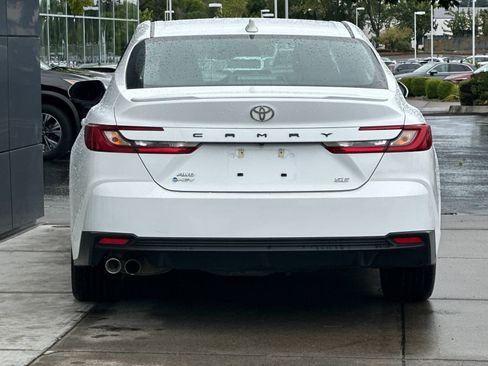 Used 2025 Toyota Camry SE AWD/4WD image 4