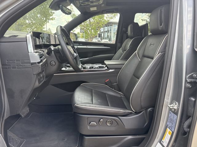 Certified 2026 Cadillac Escalade Luxury AWD/4WD image 9