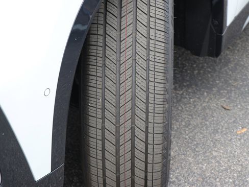 Certified 2025 BMW X1 xDrive28i w/ Convenience Package image 7