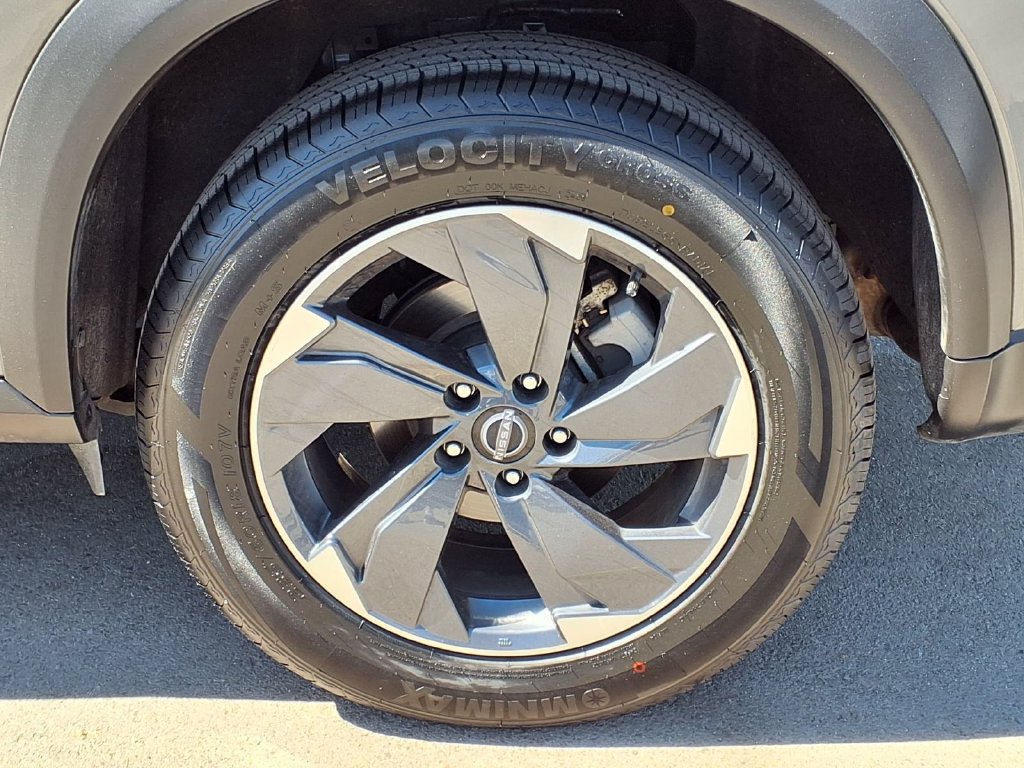 Certified 2025 Nissan Rogue SV FWD image 9