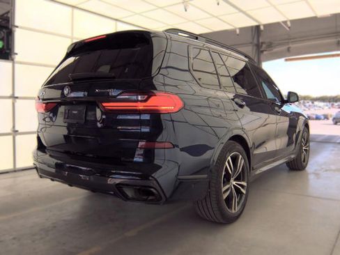Used 2022 BMW X7 xDrive40i w/ M Sport Package AWD/4WD image 5