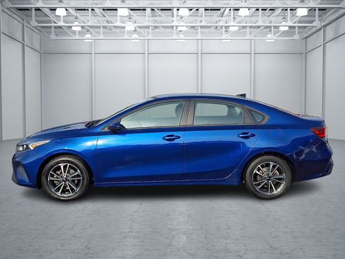 Used 2022 Kia Forte LXS image 2